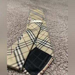 Burberry tie classic pattern new